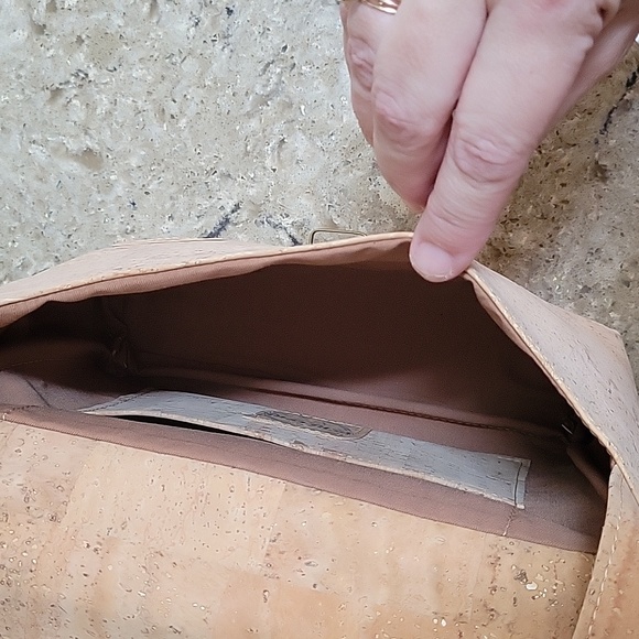 ◇Last price reduction ☆NEW!!! Pure Cork Crossbody - Picture 6 of 11